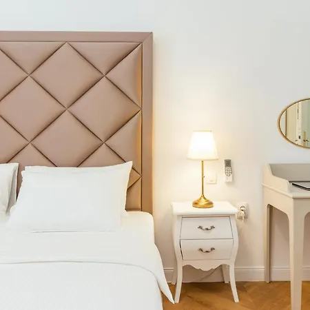 Augier - Centre - 100sqm - Free Parking Nearby *