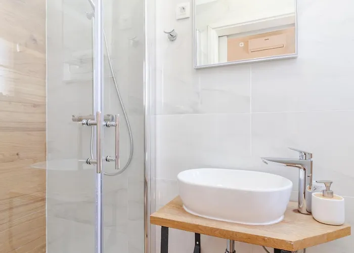 Apartament Augier - Centre - 100sqm - Free Parking Nearby *
