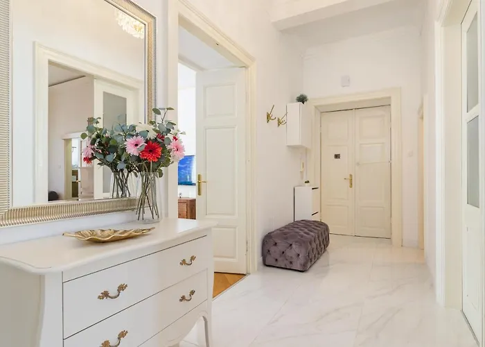 Apartament Augier - Centre - 100sqm - Free Parking Nearby *