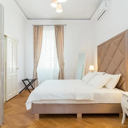 Апартаменти Augier - Centre - 100sqm - Free Parking Nearby