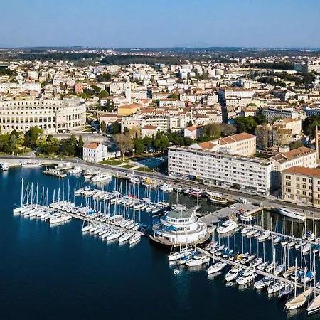 Augier - Centre - 100sqm - Free Parking Nearby Пула