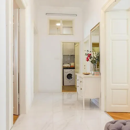 Augier - Centre - 100sqm - Free Parking Nearby * Pula