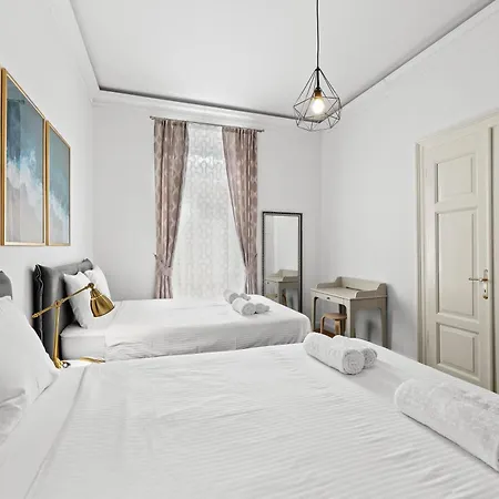 Augier - Centre - 100sqm - Free Parking Nearby Daire