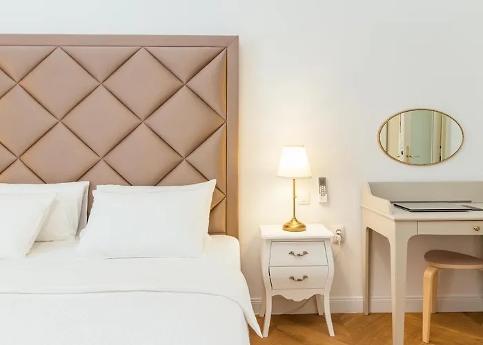 Augier - Centre - 100sqm - Free Parking Nearby *