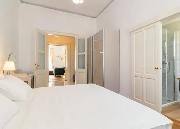 Augier - Centre - 100sqm - Free Parking Nearby * Πούλα