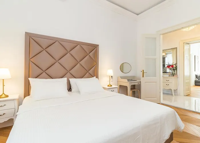 Apartment Augier - Centre - 100sqm - Free Parking Nearby