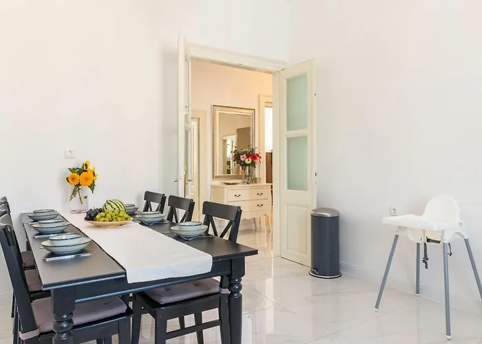 Augier - Centre - 100sqm - Free Parking Nearby