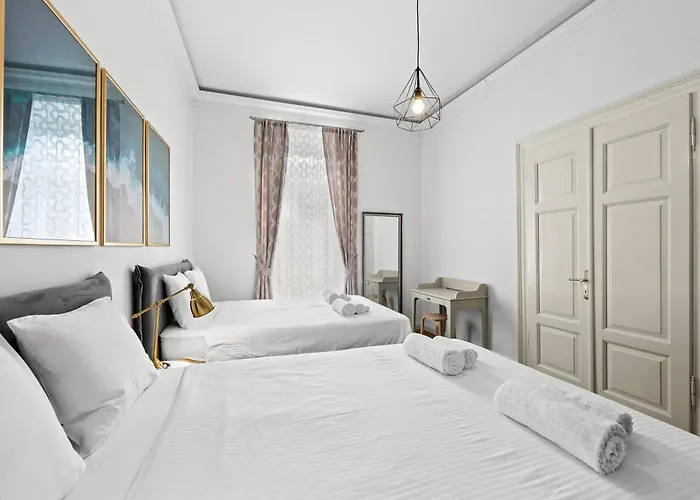 Augier - Centre - 100sqm - Free Parking Nearby Apartment