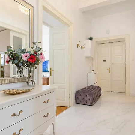 Lejlighed Augier - Centre - 100sqm - Free Parking Nearby *