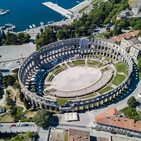 Augier - Centre - 100sqm - Free Parking Nearby Pula